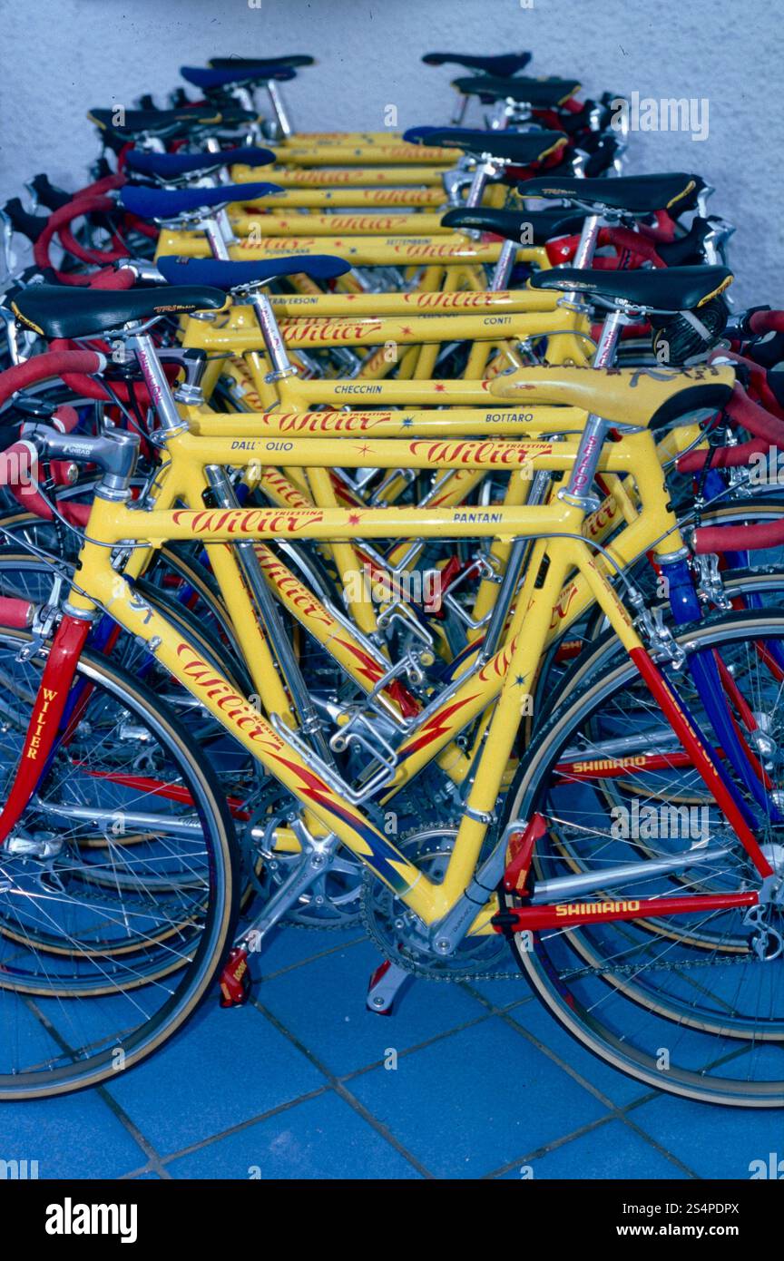 Le moto del team ciclistico professionale italiano Mercatone uno, 1997 Foto Stock