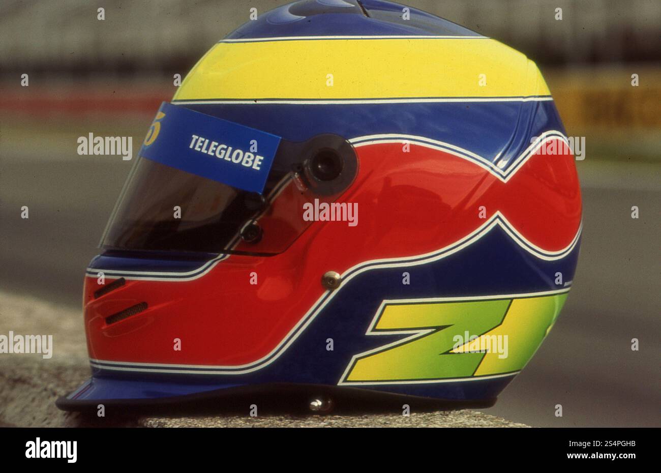 Casco del pilota brasiliano Ricardo Zonta su un'auto di F1 British American Racing, 1999 Foto Stock