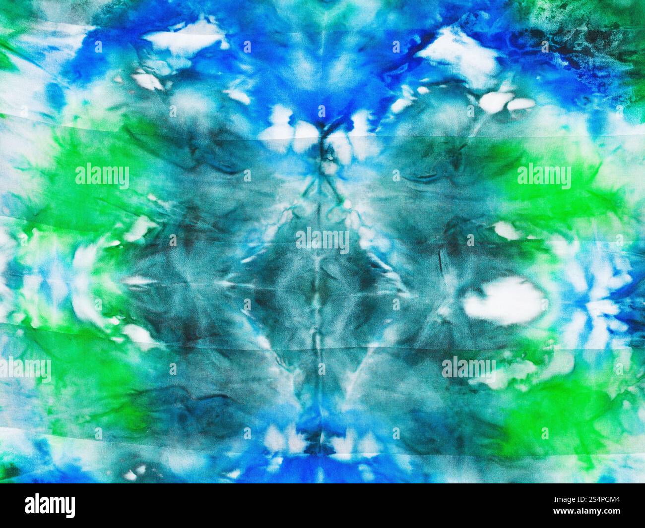 Il batik - abstract verde e blu ornamento di macchie su tessuti di seta Foto Stock