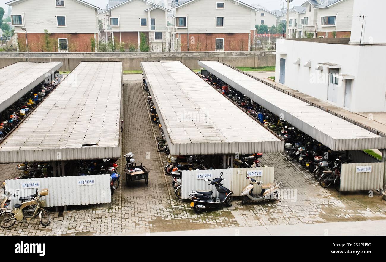Area di parcheggio nella zona economica speciale della città di Shenzhen, Cina nel giorno lavorativo Foto Stock