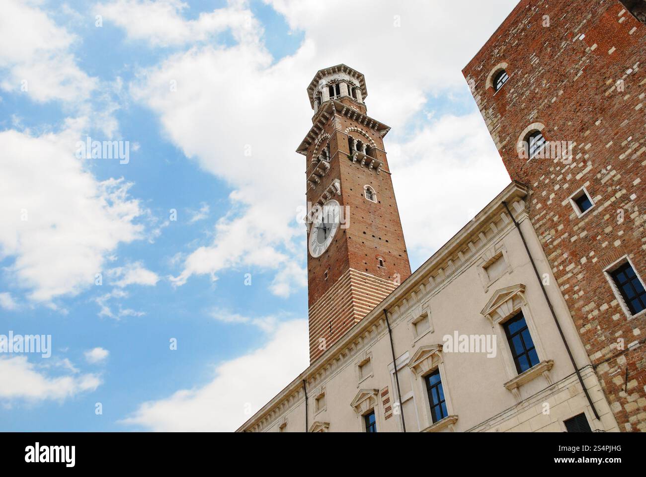 Torre dei Lamberti (Torre dei Lamberti) di Verona, Italia Foto Stock