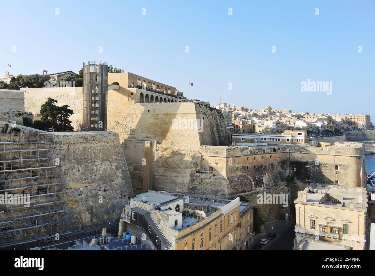 Vista degli edifici di La Valletta da Cruise Port, Malta Foto Stock