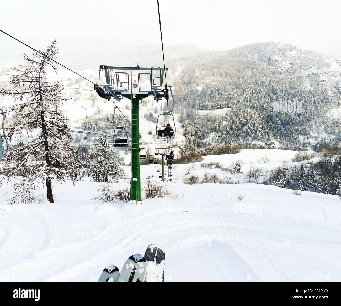 Skilift nella zona sciistica via Lattea (via Lattea), Sestriere, Italia Foto Stock