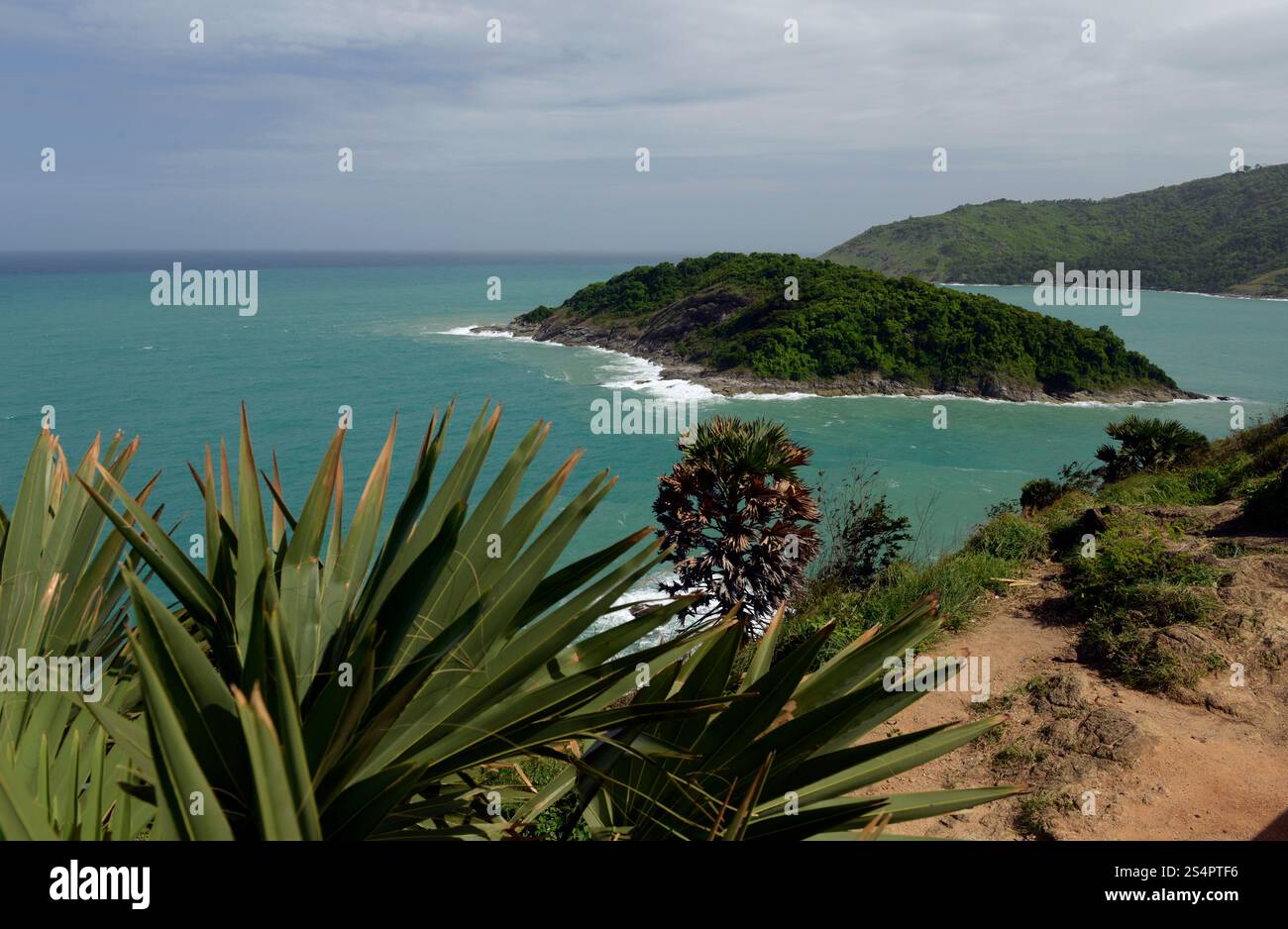 Il punto panoramico di Laem Promthep vicino alla spiaggia di Rawai a sud sull'isola di Phuket nel sud della Thailandia a Southeastasia.

 Foto Stock