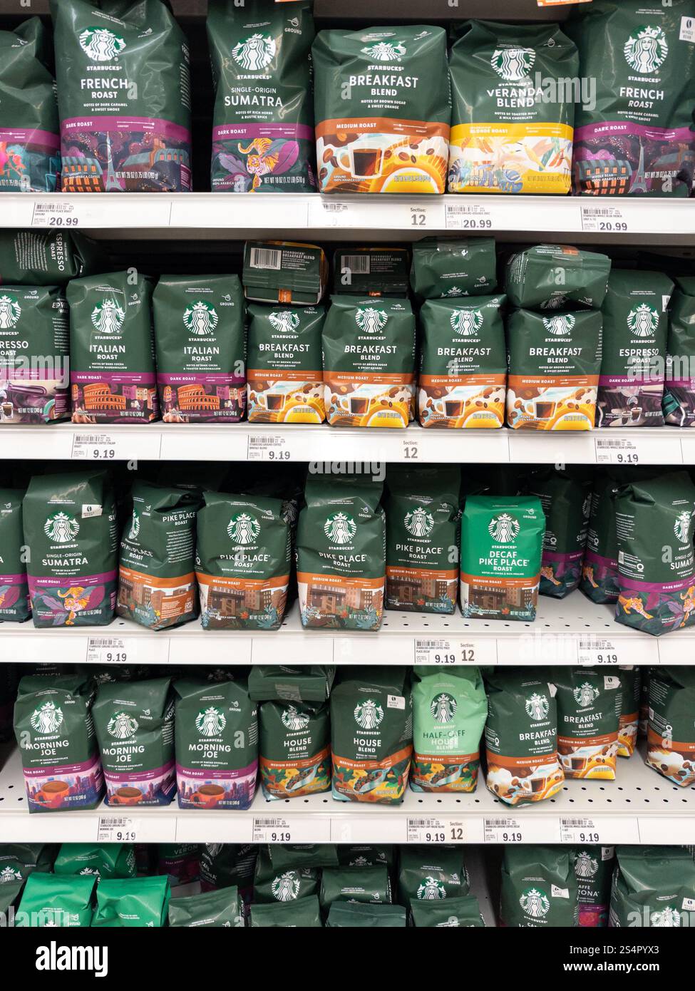 Caffè Starbucks sugli scaffali di un negozio Meijer nel Michigan USA Foto Stock