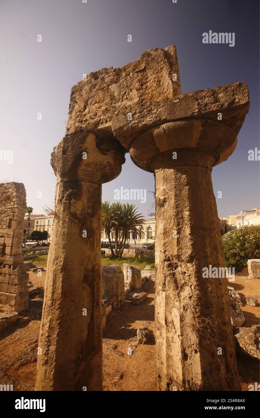 Il Tempio di Apollo fu nel centro storico di Siracusa in Sicilia nel sud Italia in Europa. Foto Stock