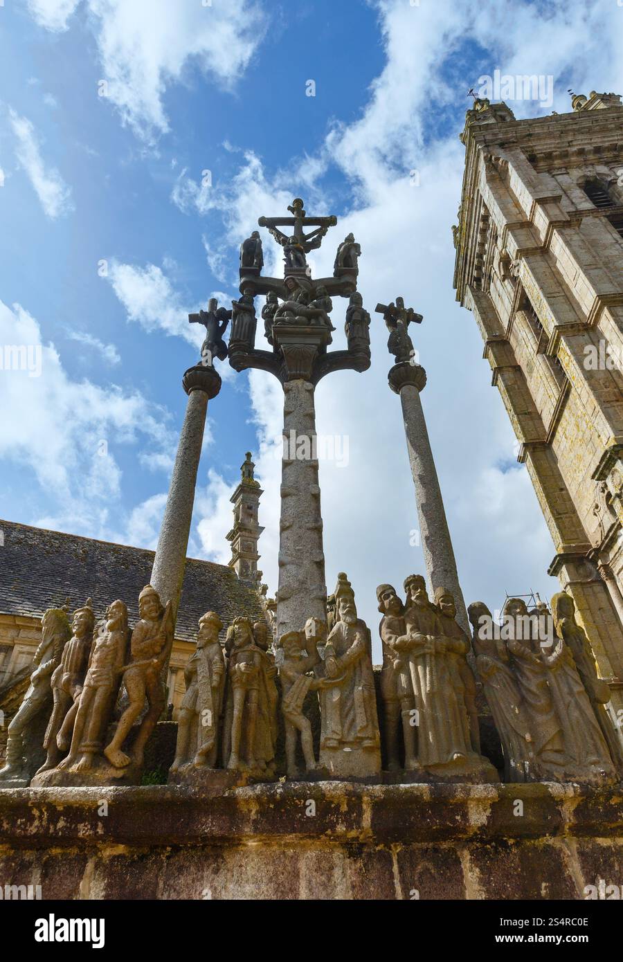 La parrocchia di Saint-Thegonnec. Dating 16-17 secolo. Brittany, Francia. Vista a molla. Foto Stock