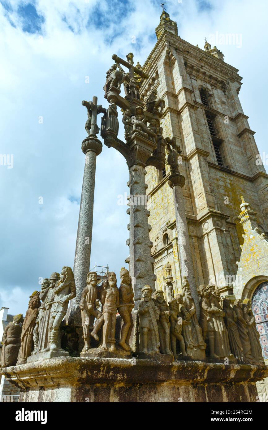 La parrocchia di Saint-Thegonnec. Dating 16-17 secolo. Brittany, Francia. Vista a molla. Foto Stock