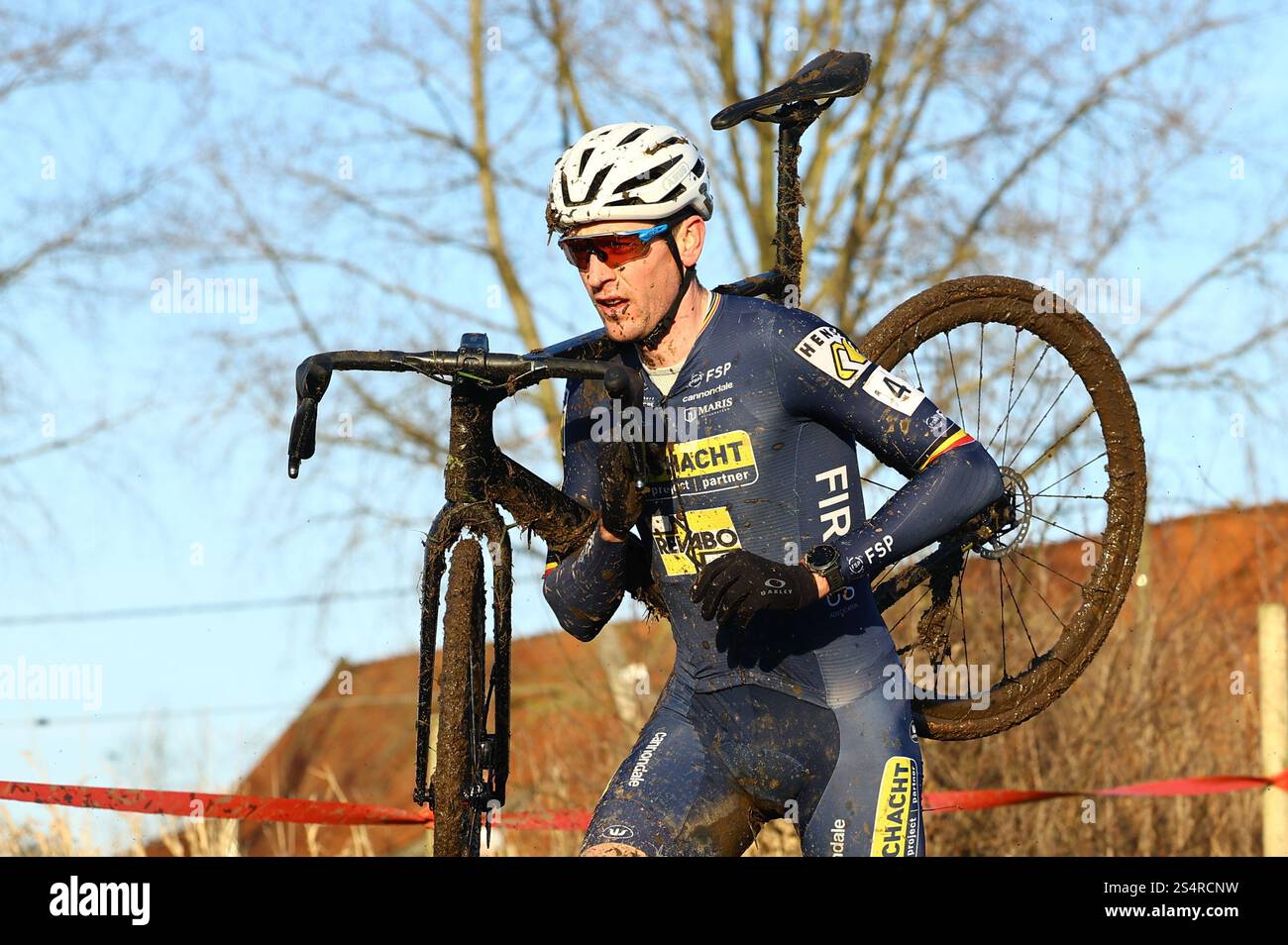 Otegem, Belgio. 13 gennaio 2025. Il belga Toon Aerts è stato raffigurato in azione durante la gara d'élite maschile dell'evento ciclistico Cyclocross Otegem, a Otegem, il giorno dopo i campionati nazionali belgi di ciclocross. BELGA FOTO DAVID PINTENS credito: Belga News Agency/Alamy Live News Foto Stock