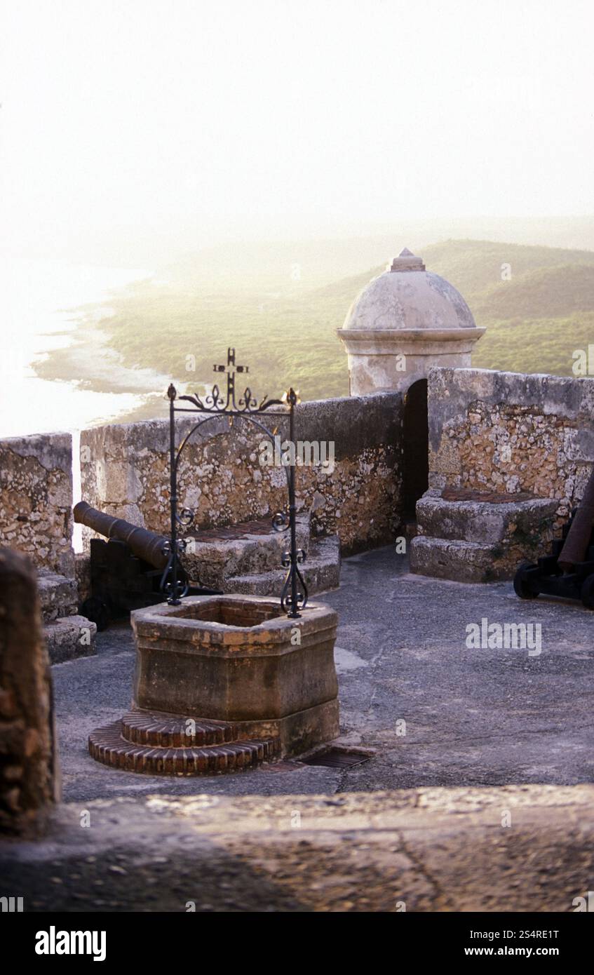 Il Castillo de San Pedro del Mora nel centro della città di Santiago de Cuba a Cuba nel mare dei caraibi. AMERICA CUBA SANTIAGO DI CUBA Foto Stock