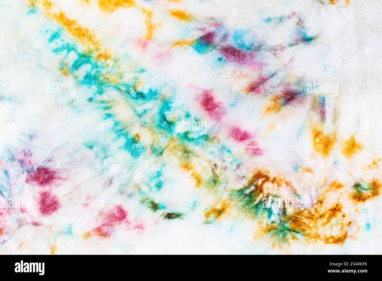 Macchie astratte di batik dipinti su seta bianca close up Foto Stock