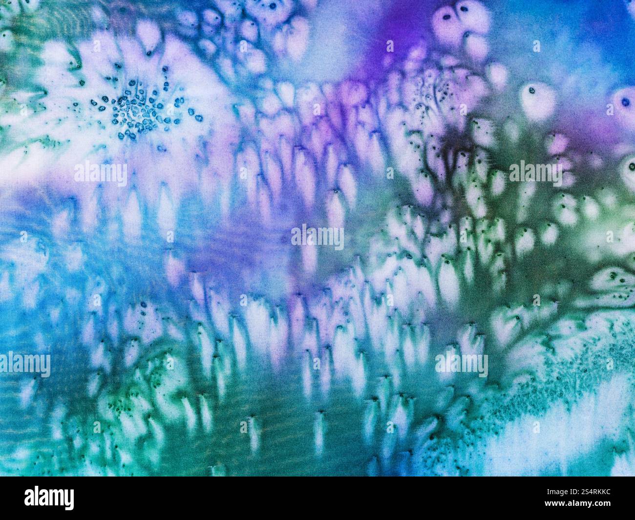 Disegno astratto di sale blu batik dipinti su seta close up Foto Stock