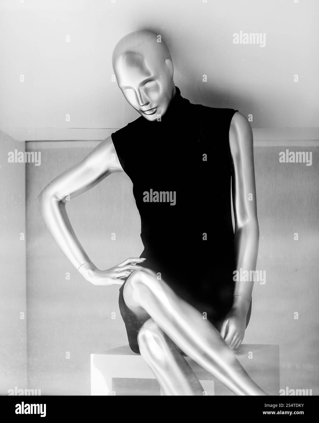 Foto in bianco e nero del manichino femminile nel vestire Foto Stock