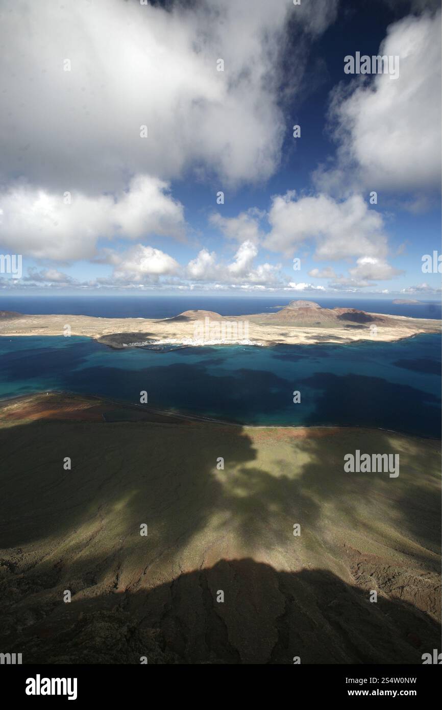 Il punto di osservazione del Mirador del Rio sull'isola di Lanzarote sulle isole Canarie della Spagna nell'Oceano Atlantico. Sull'isola di Lanzarote sulla Foto Stock