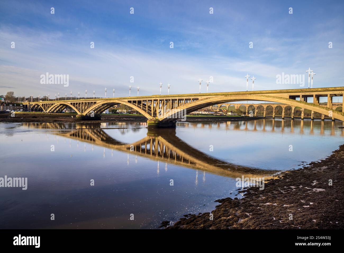 Il nuovo ponte stradale sul fiume Tweed a Berwick-upon-Tweed, Northumberland, Inghilterra Foto Stock