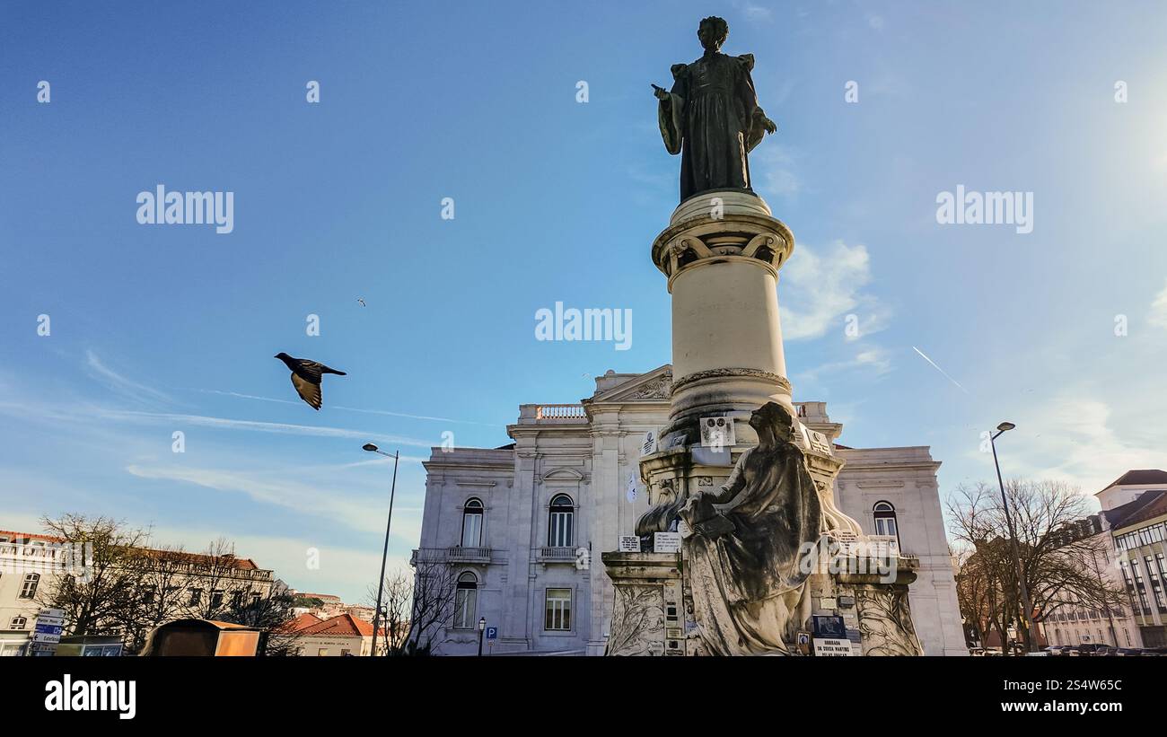 Il monumento a José Tomás de Sousa Martins si trova a campo dos Mártires da Pátria a Lisbona. Onora il rinomato medico e farmacista noto per la sua Foto Stock