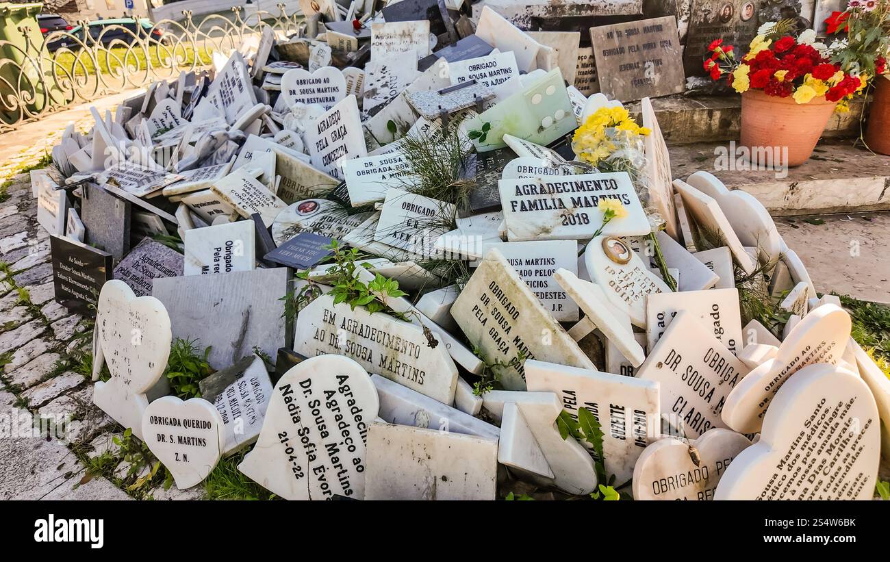 Il monumento a José Tomás de Sousa Martins si trova a campo dos Mártires da Pátria a Lisbona. Onora il rinomato medico e farmacista noto per la sua Foto Stock