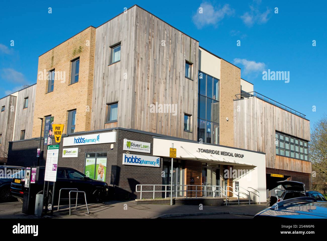Tonbridge Community Medical Centre nel Kent. REGNO UNITO. Completato nel 2020 funge da centro sanitario comunitario. L'edificio moderno e' molto efficiente dal punto di vista energetico Foto Stock