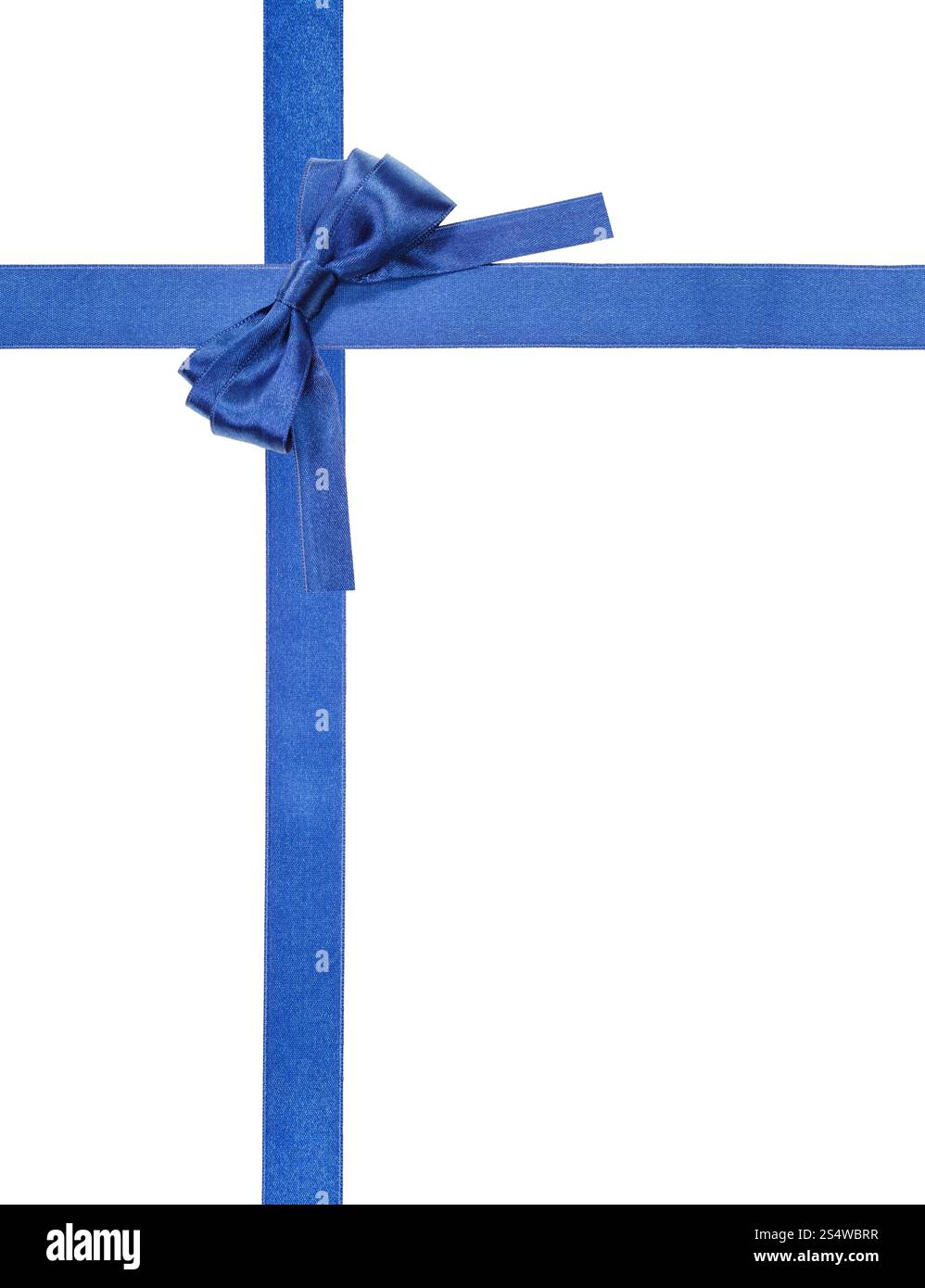 Girato in raso blu bow nell'angolo superiore destro e due nastri di intersezione isolati verticali su sfondo bianco Foto Stock