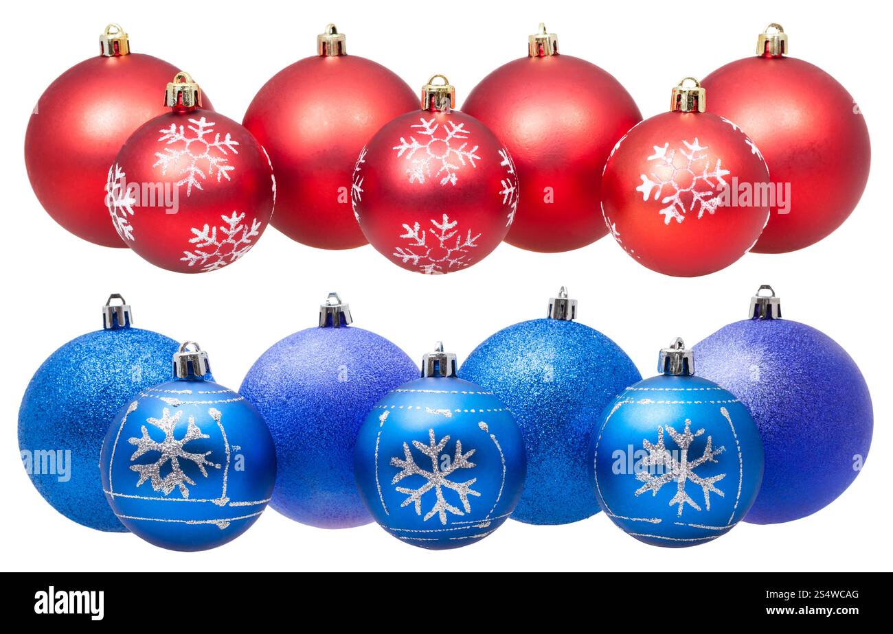 Decorazioni di Natale - due linee di natale di blu e di rosso le sfere isolati su sfondo bianco Foto Stock