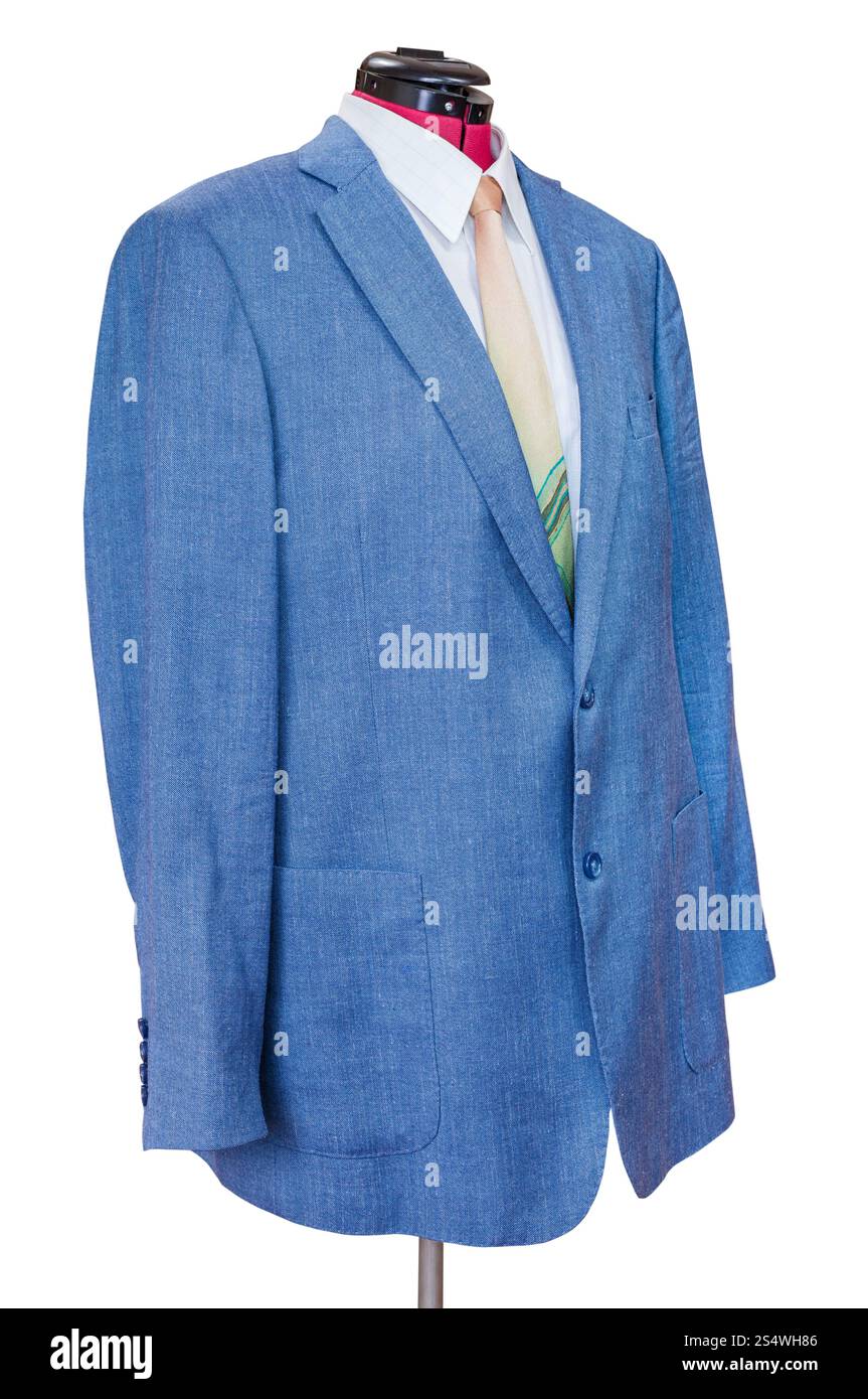 Business suit sul manichino sarto - blu camicia di seta con camicia e cravatta isolati su sfondo bianco Foto Stock