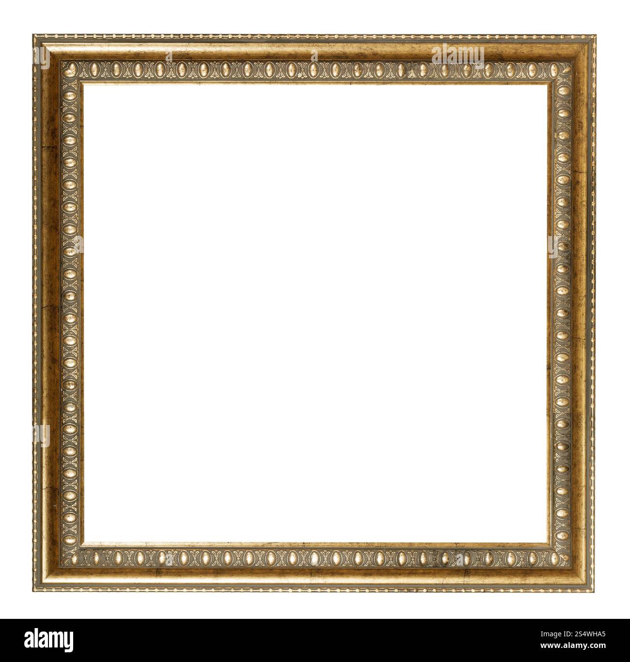 Piazza in stile barocco in legno dorato picture frame con ritagliato uno spazio vuoto isolato su sfondo bianco Foto Stock Piazza in stile barocco in legno dorato picture frame con ritagliato uno spazio vuoto isolato su sfondo bianco Foto Stock