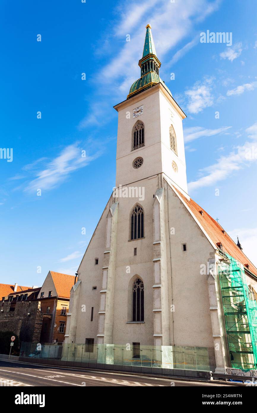 Viaggiare a Bratislava città - facciata di San Martin nella cattedrale di Bratislava Foto Stock