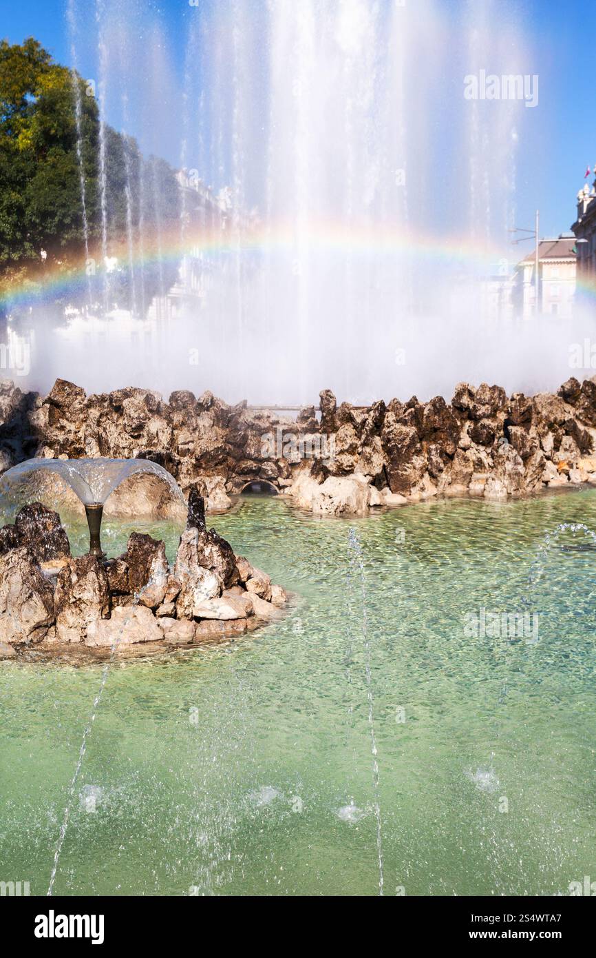 Viaggiare per la città di Vienna - rainbow in Hochstrahlbrunnen fontana, Vienna, Austria Foto Stock