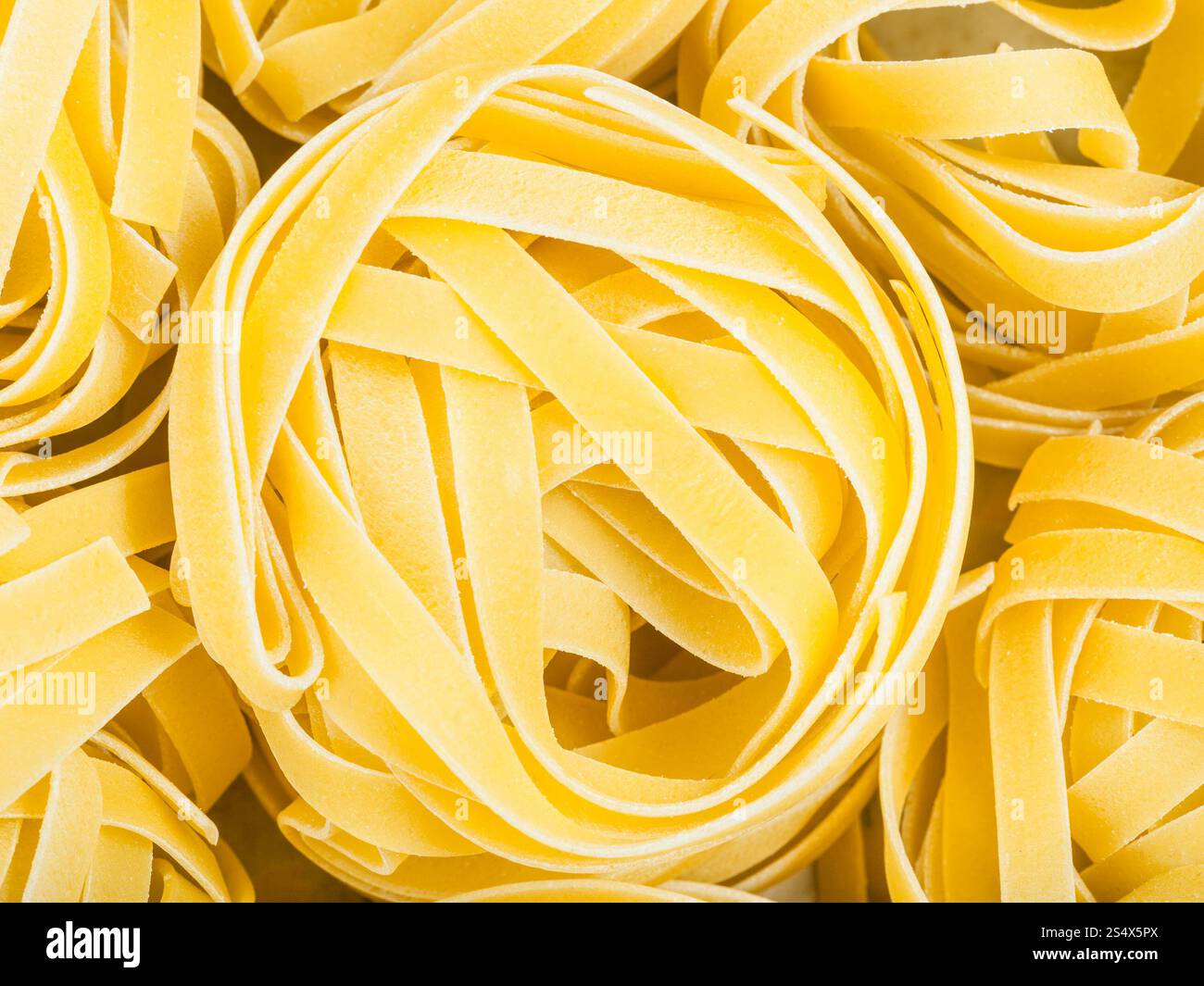 Sfondo di cibo - semola di grano duro pasta fettuccine Foto Stock