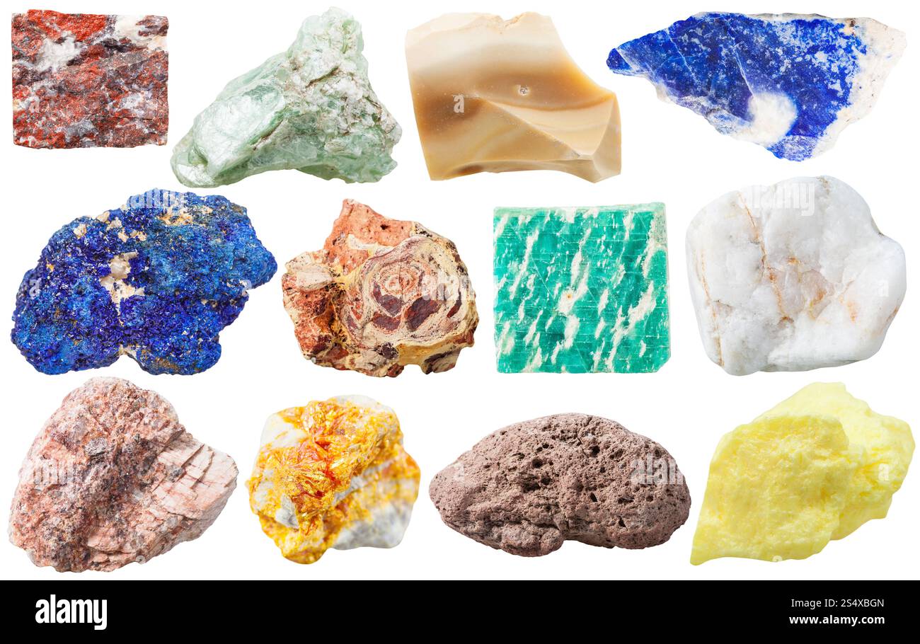 insieme di rocce e pietre minerali diverse - jasper, talco, selce, lazurite, azurite, bauxite, amazonite, marmo, granito, Orpiment, pomice, gemma di zolfo Foto Stock insieme di rocce e pietre minerali diverse - jasper, talco, selce, lazurite, azurite, bauxite, amazonite, marmo, granito, Orpiment, pomice, gemma di zolfo Foto Stock