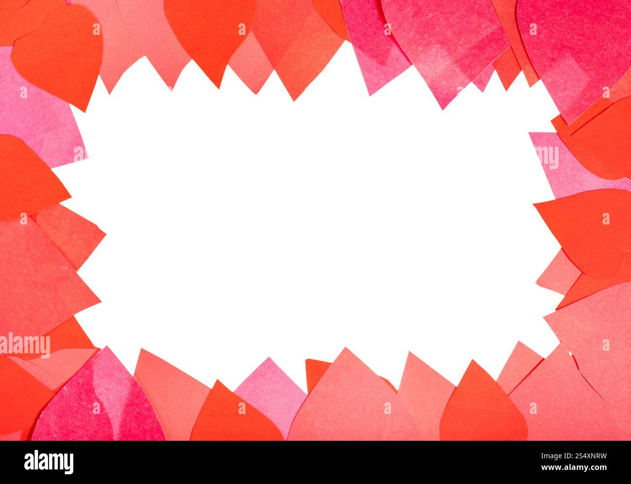 Spazio vuoto il framing dal rosso e rosa Cuori di carta stretta fino Foto Stock