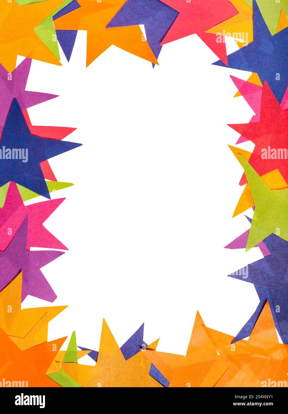 Spazio vuoto il framing da multicolore di stelle di carta stretta fino Foto Stock