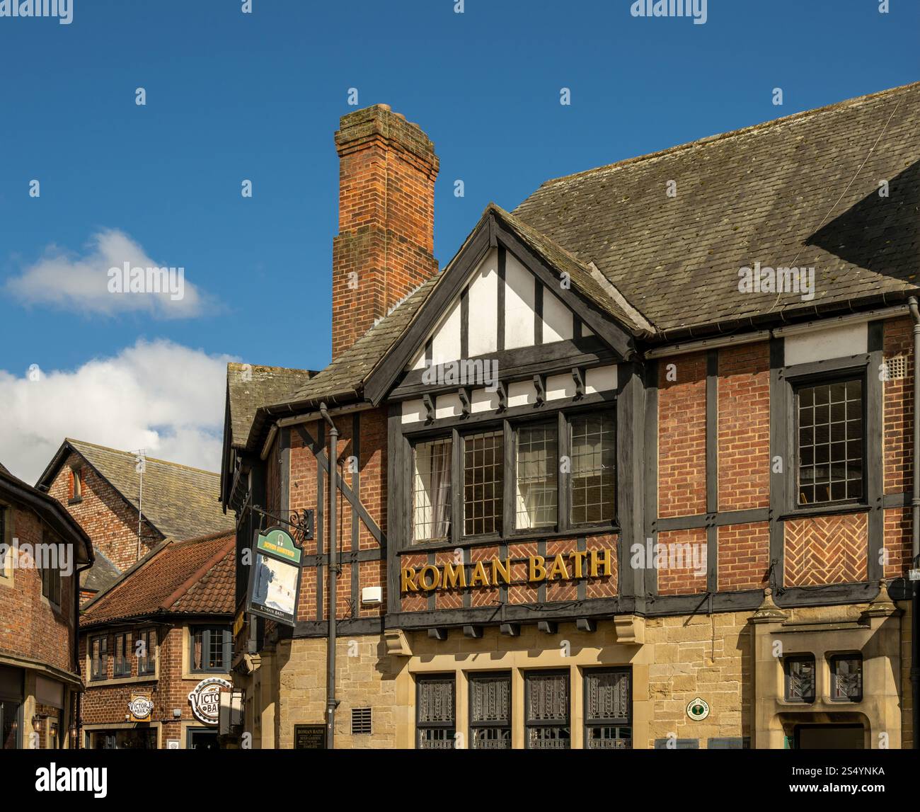 La Roman Bath Public House di York, con una cantina che ospita i resti di un antico bagno romano. Foto Stock