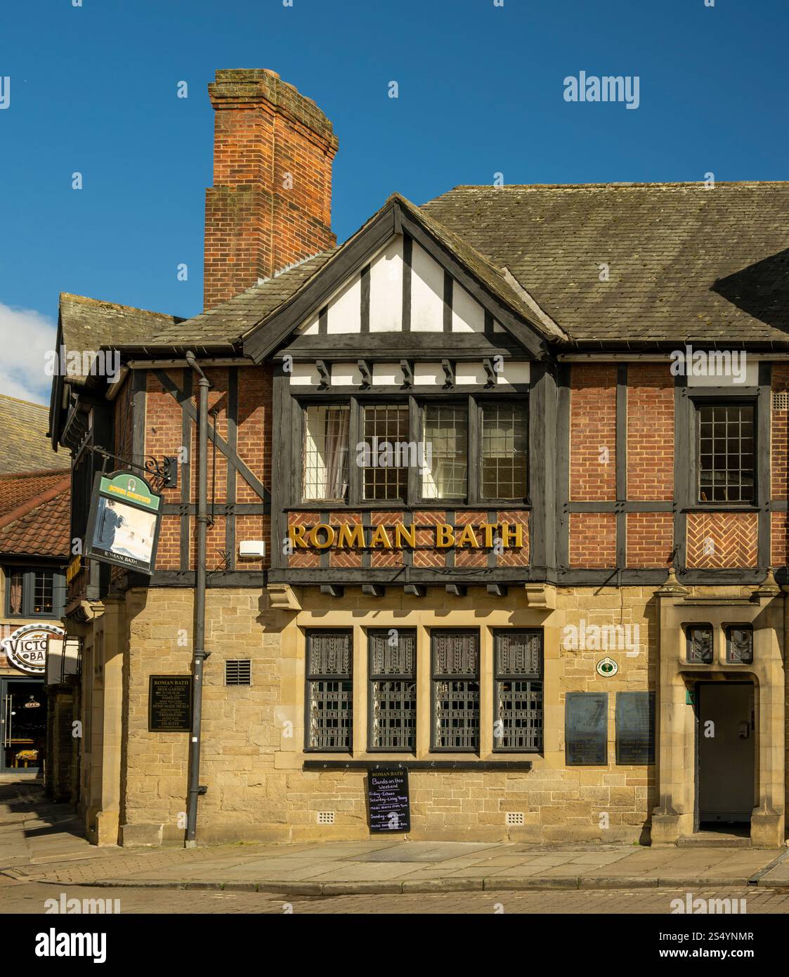 La Roman Bath Public House di York, con una cantina che ospita i resti di un antico bagno romano. Foto Stock