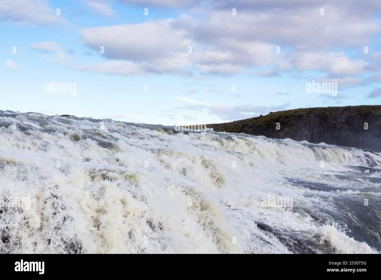 Viaggio in Islanda - Vista di rapide di Gullfoss cascata vicino sul fiume Olfusa canyon in autunno Foto Stock