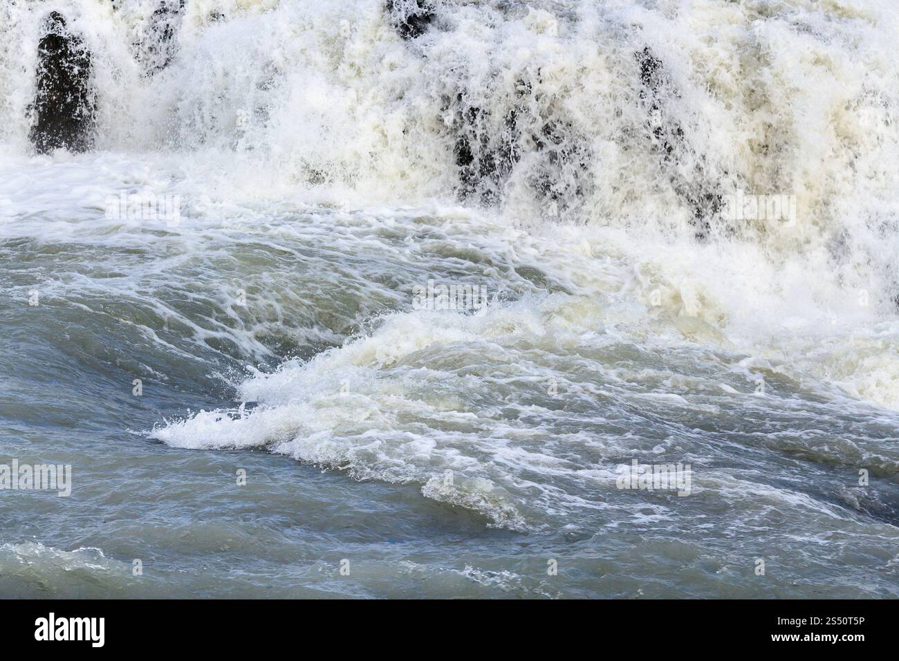 Viaggio in Islanda - flussi di acqua di fiume Olfusa in cascata di Gullfoss nel mese di settembre Foto Stock