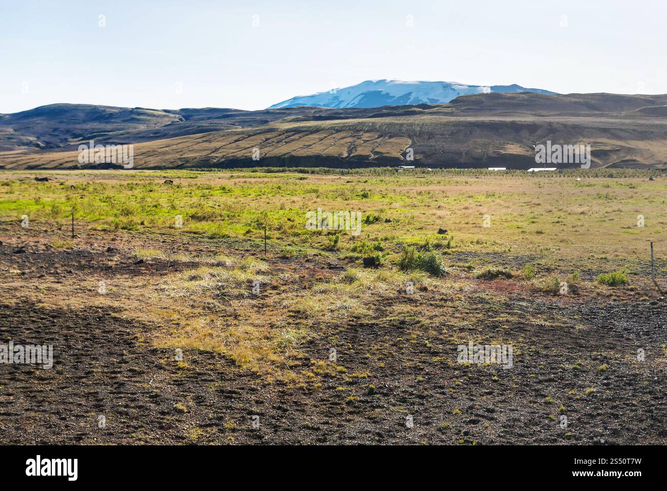 Viaggio in Islanda - paesaggio in area vulcanica vicino landvegur road nel sud dell'Islanda e della vista di Rjupnavellir Landsvei in campeggio a settembre Foto Stock