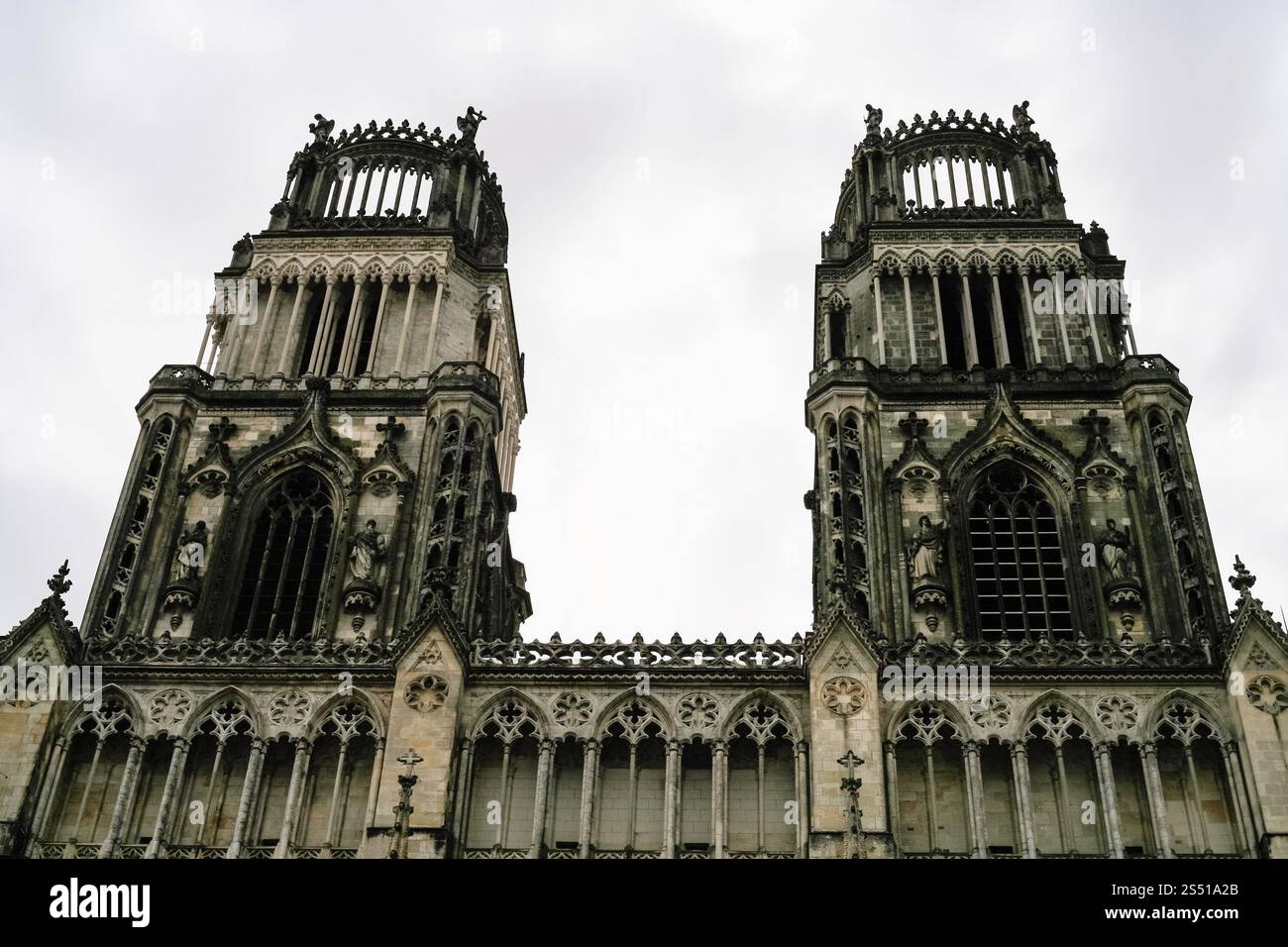 Viaggio in Francia - torri di Catheral (Basilica di Santa Croix dOrleans) nella città di Orleans Foto Stock