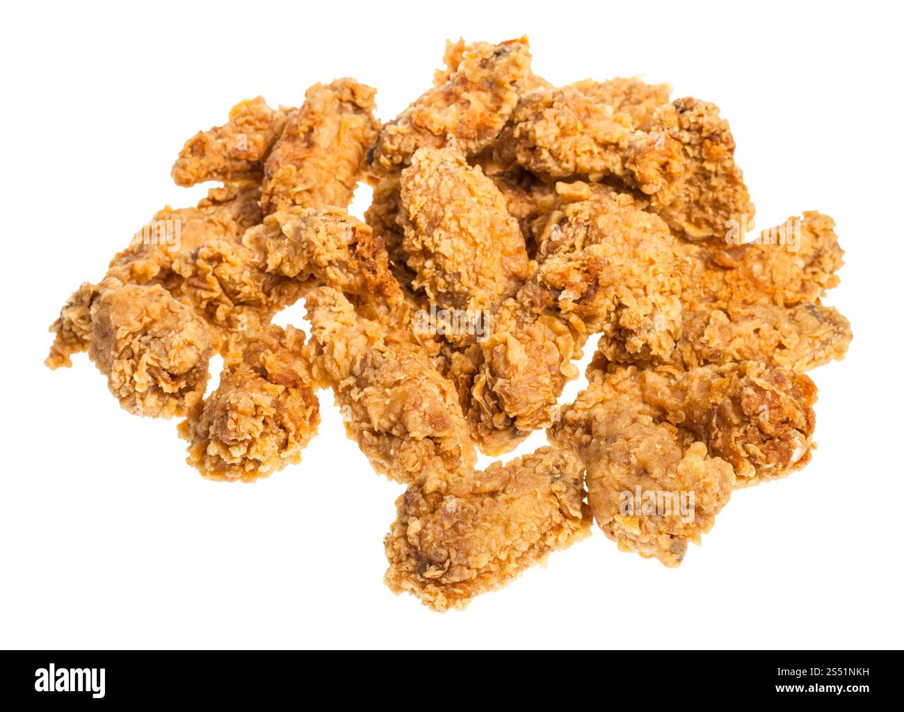 Pila di croccante di pastella fritte ali di pollo isolati su sfondo bianco Foto Stock