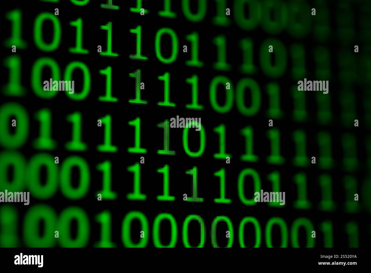 Codice numerico continuo di colore verde, dati web astratti in . Codice numerico continuo di colore verde, dati Web astratti in codice binario. Foto Stock