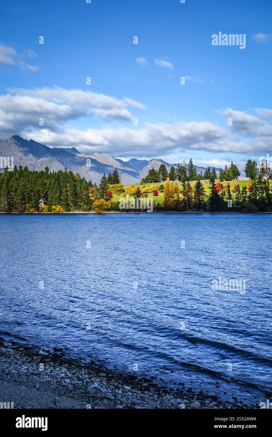 Lago Wakatipu e montagne, Queenstown, nuova Zelanda. Lago Wakatipu, nuova Zelanda Foto Stock