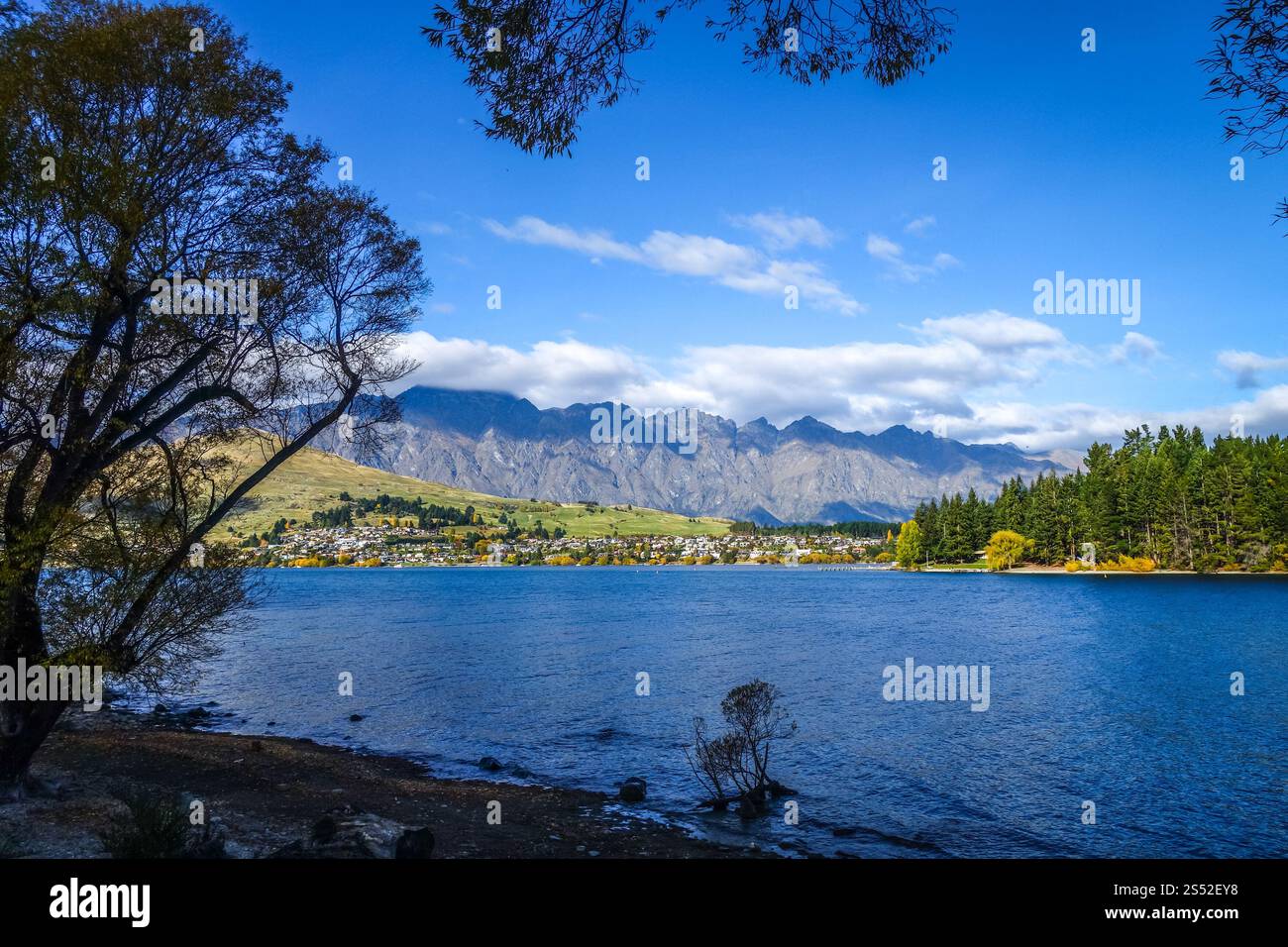Lago Wakatipu e montagne, Queenstown, nuova Zelanda. Lago Wakatipu, nuova Zelanda Foto Stock
