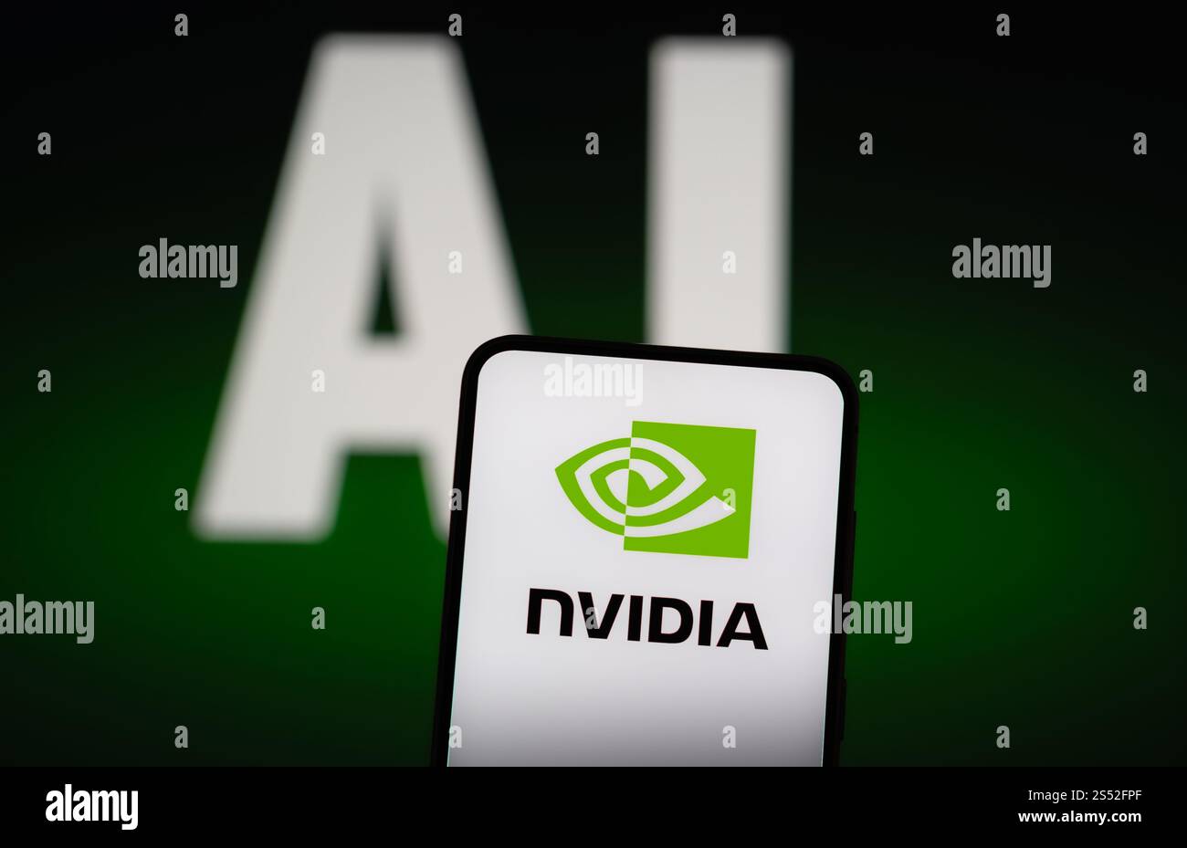 Logo dell'azienda NVIDIA visualizzato sul dispositivo mobile Foto Stock