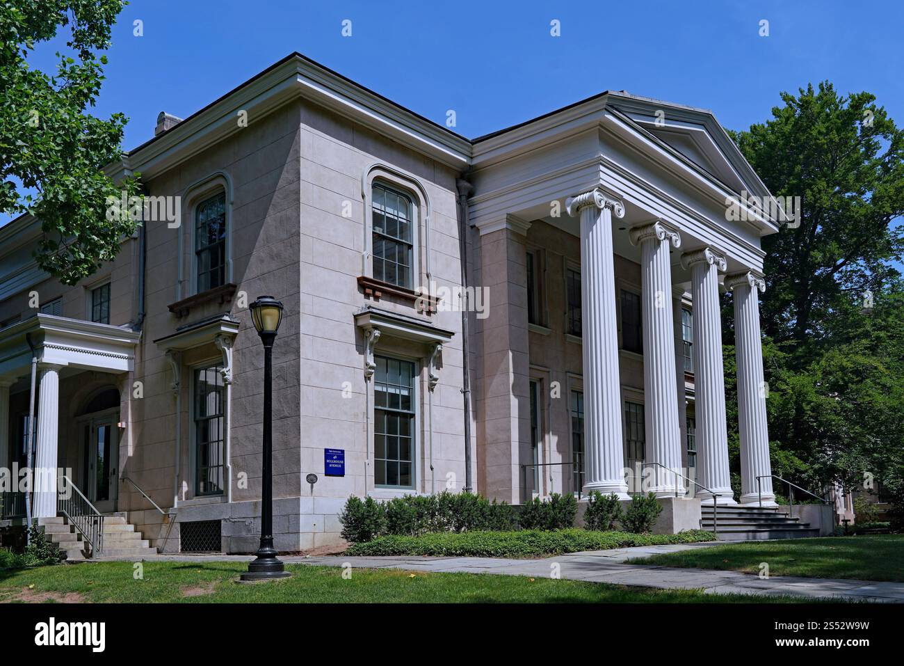 Residenza greca in stile classico costruita nel 1839, ora utilizzata dall'Università di Yale Foto Stock
