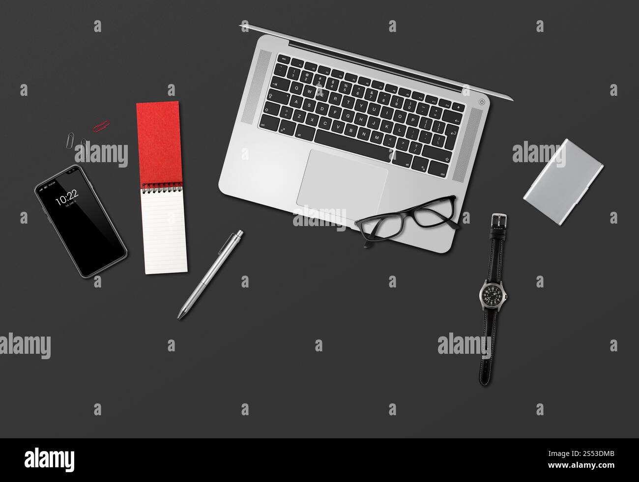 Moderna scrivania da ufficio mockup con vista dall'alto isolata sul nero. Vista dall'alto del modello di scrivania da ufficio isolata sul nero Foto Stock