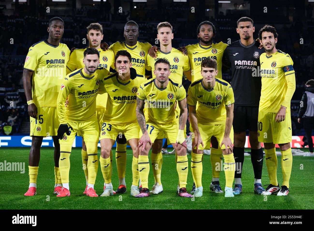 Donostia / San Sebastián, Gipuzkoa, Spagna - 13 gennaio 2025: Partenza per undici del Villarreal CF prima della partita Real Sociedad vs Villarreal, parte della squadra spagnola LaLiga EA SPORTS, tenutasi allo Stadio reale Arena. Crediti: Rubén Gil/Alamy Live News. Foto Stock