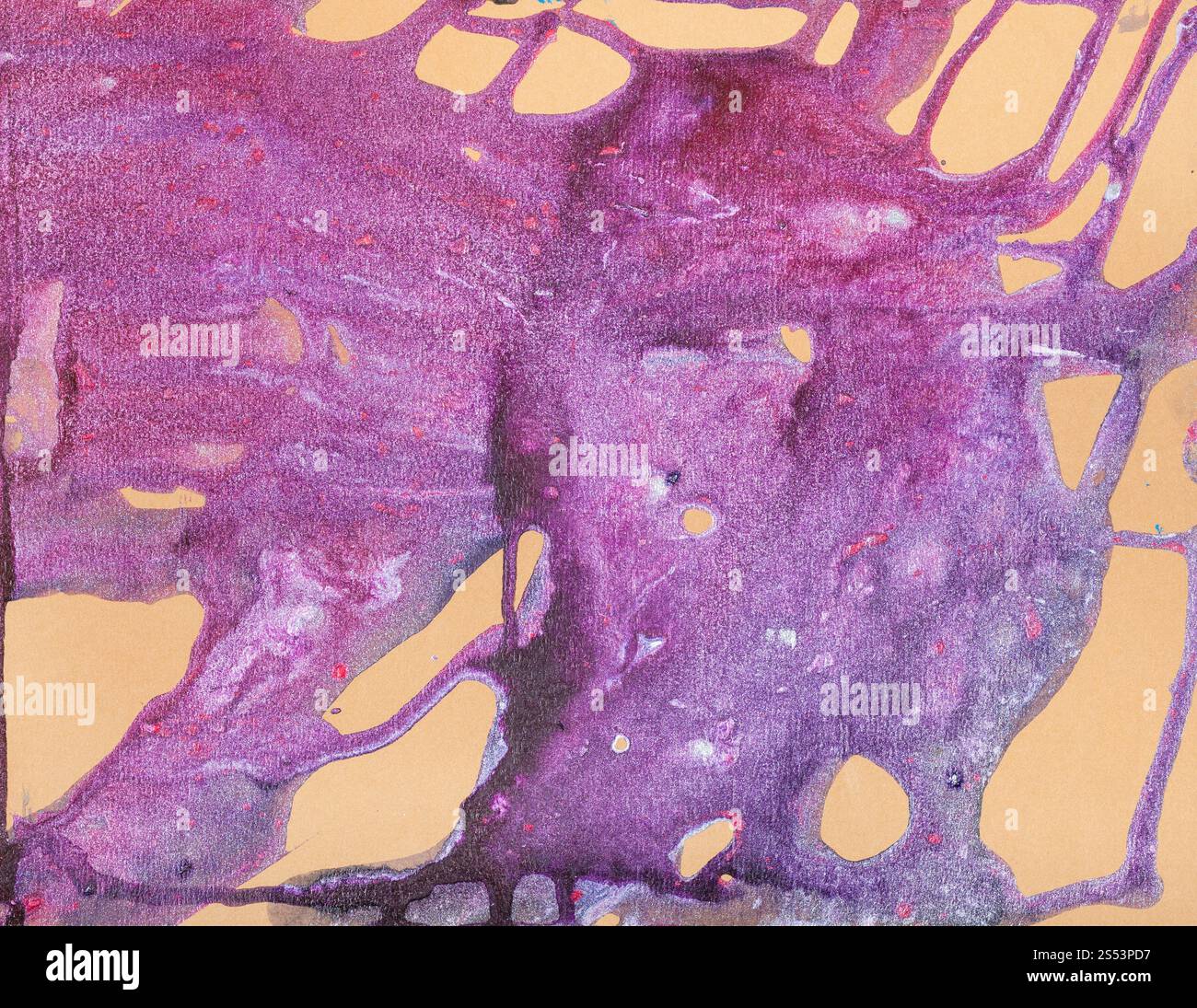 Abstract blobs dipinte a mano il fluido in flusso acrilico tecnica pittorica da argento e viola per vernici su cartone Foto Stock