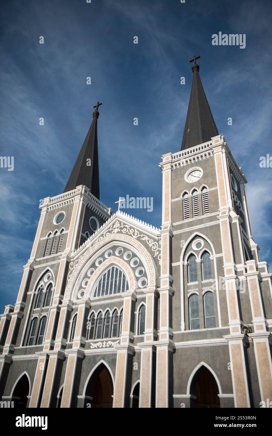 La chiesa di Maria sul fiume Mae Nam Chanthaburi nella città vecchia di Chanthaburi nel nord della Thailandia. Thailand, Chanthaburi, novembre, Foto Stock