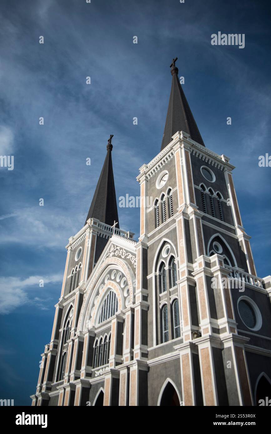 La chiesa di Maria sul fiume Mae Nam Chanthaburi nella città vecchia di Chanthaburi nel nord della Thailandia. Thailand, Chanthaburi, novembre, Foto Stock