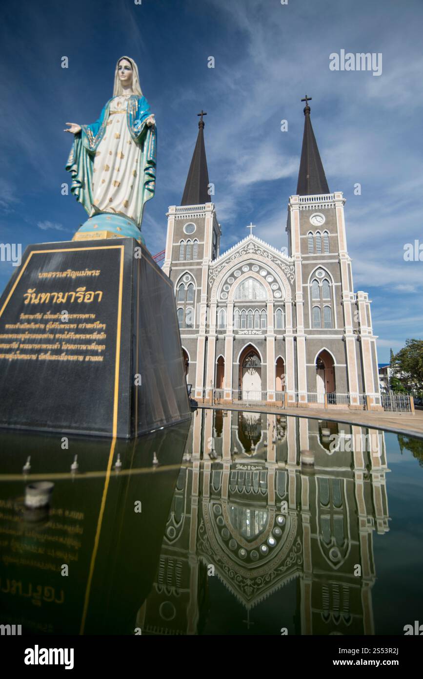 La chiesa di Maria sul fiume Mae Nam Chanthaburi nella città vecchia di Chanthaburi nel nord della Thailandia. Thailand, Chanthaburi, novembre, Foto Stock